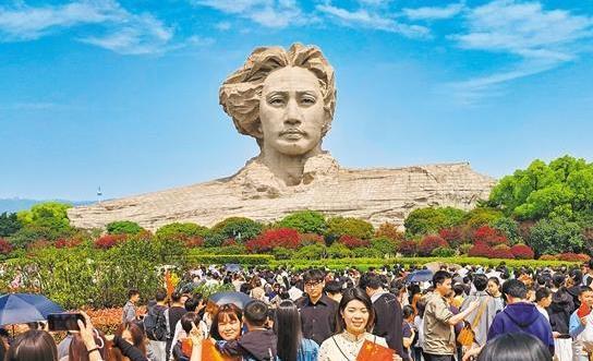 芒果台有一半都去了黄绮珊演唱会
