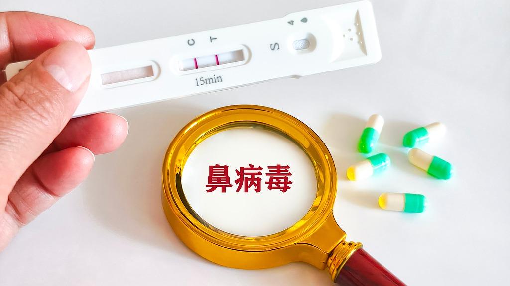 上海爷叔现身被大量股民围观