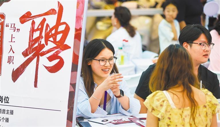 这块草都被小狗养肥了