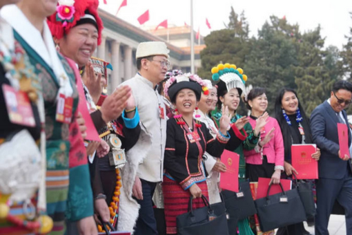 俄罗斯研学团走进东宁校园沉浸式体验中国端午民俗