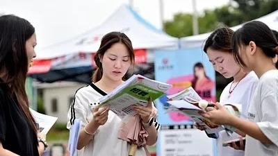 俄罗斯研学团走进东宁校园沉浸式体验中国端午民俗