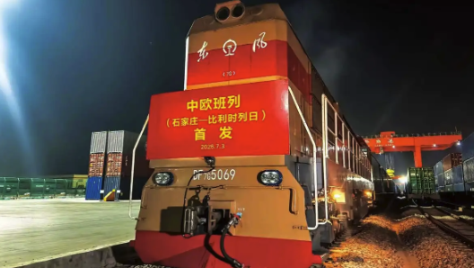 旅美大熊猫一家今晚抵达成都